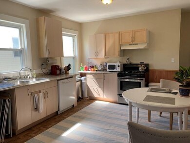 215 Reservoir Rd unit 2, Chestnut Hill, MA 02467 - photo 4