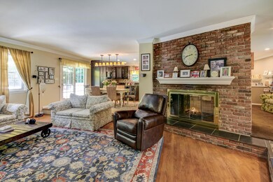 005_Living Room