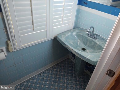 2250 Dawn Ln, Temple Hills, MD 20748 - photo 5