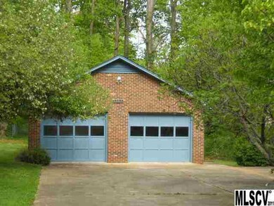 Detached garage