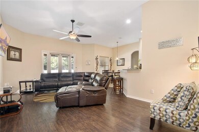Plenty of room for family & friends in your family