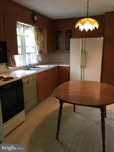 90 Pickford Ave, Ewing, NJ 08618 - photo 6