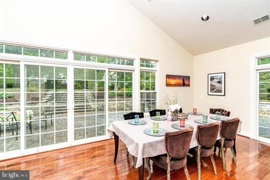 5033 Oakcrest Dr, Fairfax, VA 22030 - photo 4