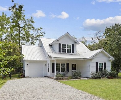 1107 Wayne St, Darien, GA 31305 - photo 3