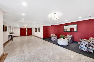 Lobby featuring crown molding and recessed lighting