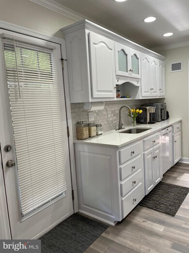 16126 Jerald Rd, Laurel, MD 20707 - photo 4