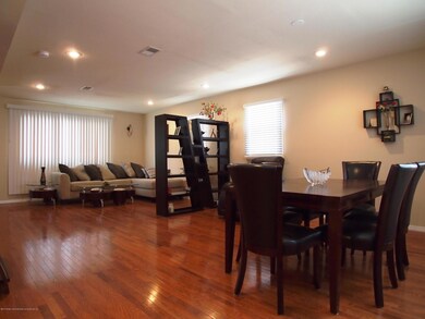(4) Dining Room Living Room