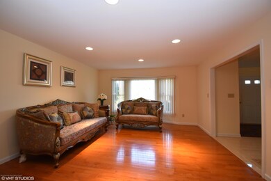 03_69ApacheDr_1_LivingRoom_HiRes