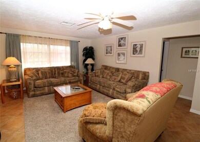 Nice large living room - 2 full couches plus if yo