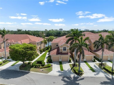 Birds eye view of property featuring a residential