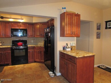 802 Hickory Ct, Hawley, PA 18428 - photo 6