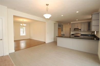 1 Crab Tree Ct unit 22, MerriMacK, NH 03054 - photo 2