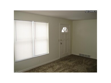 Nice size living rm. with new carpet, miniblinds, 