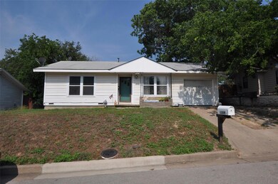 1209 Grace St, Weatherford, TX 76086 - photo 2