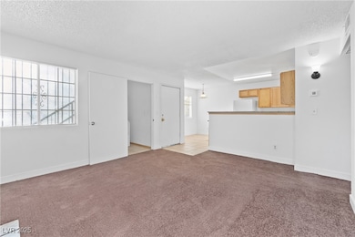 2685 Jennydiane Dr unit B, Las Vegas, NV 89121 - photo 4