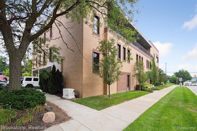 804 N Main St unit 2H, Rochester, MI 48307 - photo 3