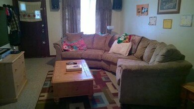 318 Longfellow St, Vandergrift, PA 15690 - photo 2