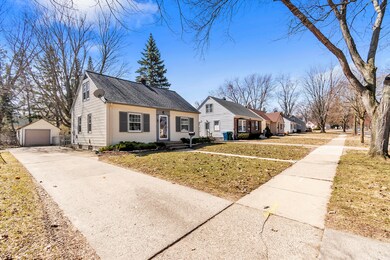 904 Hamilton Ave, Lansing, MI 48910 - photo 2