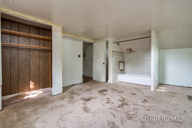4422 Hyde Park Ave-13