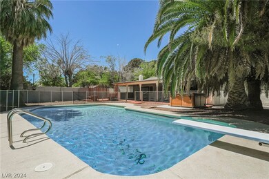 4240 E Pinecrest Cir, Las Vegas, NV 89121 - photo 3