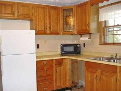 19 Agate Ave, Worcester, MA 01604 - photo 4