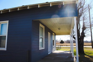 2 NW 6th St, Tuttle, OK 73089 - photo 3