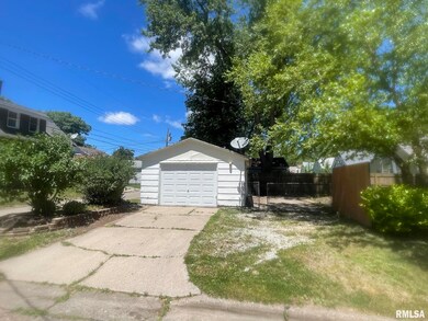 2037 4th St, Moline, IL 61265 - photo 4