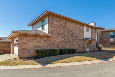 8 Rockwood Cir, Bedford, TX 76021 - photo 2