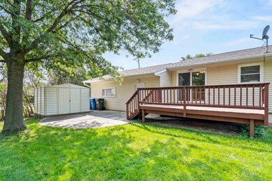 1431 Edgewood Dr, Waterloo, IA 50701 - photo 2