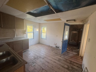 2415 prospect upr kitchen