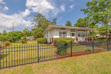 Front fenced yard