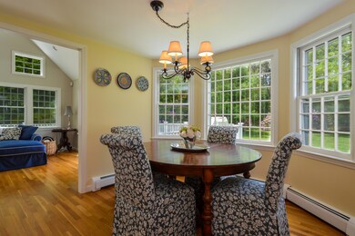 009-Breakfast_Nook-4306233-large