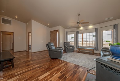 004_Living Room