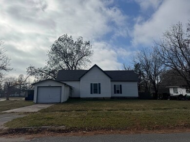 724 E Delaware Ave, McAlester, OK 74501 - photo 2