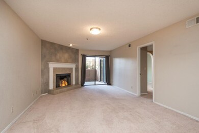 004_Living Room