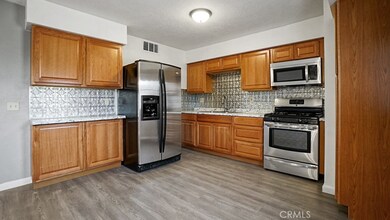 14354 Cactus Dr, Victorville, CA 92395 - photo 7