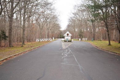 82 Fox Ct, Manorville, NY 11949 - photo 2