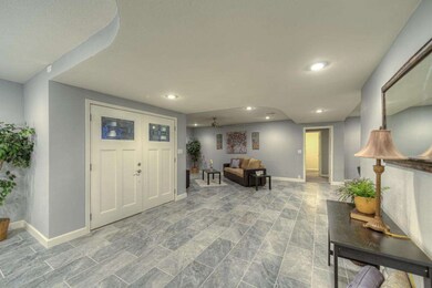 004_Foyer and Living Room