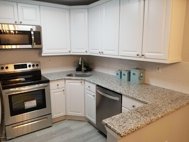 154 Cross Slope Ct unit C, Manalapan, NJ 07726 - photo 2