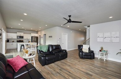 16200 Springbrook Trail, Urbandale, IA 50323 - photo 4