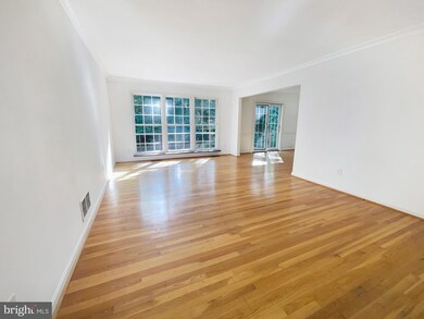 2502 Woodcutter Ct, Reston, VA 20191 - photo 5