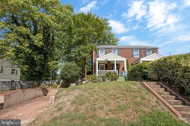 2716 Farnsworth Dr, Alexandria, VA 22303 - photo 3