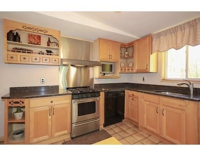 15 Charles St, Georgetown, MA 01833 - photo 4