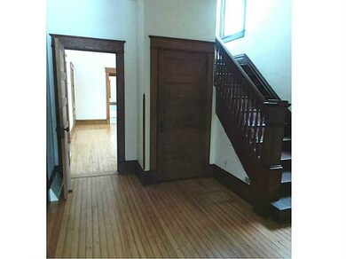 Entry/Foyer.