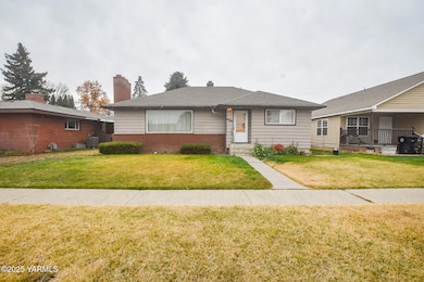 803 Adams Ave, Toppenish, WA 98948 - photo 2