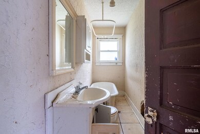 2104 Telegraph Rd, Davenport, IA 52804 - photo 6