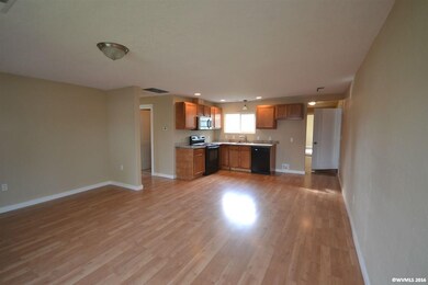 1060 16th Ave SW, Albany, OR 97321 - photo 4