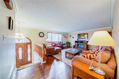 beautiful 2 story entry