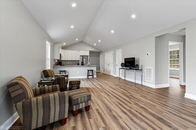 321 Maple St, Pulaski, VA 24301 - photo 3