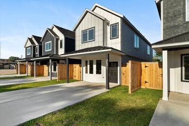 231 S Broadway in the thriving community of La Por